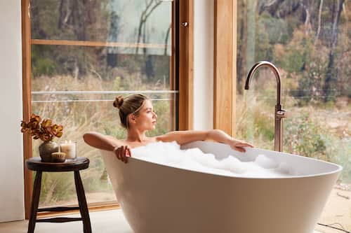 Luxury Studio | Deep soaking bathtub
