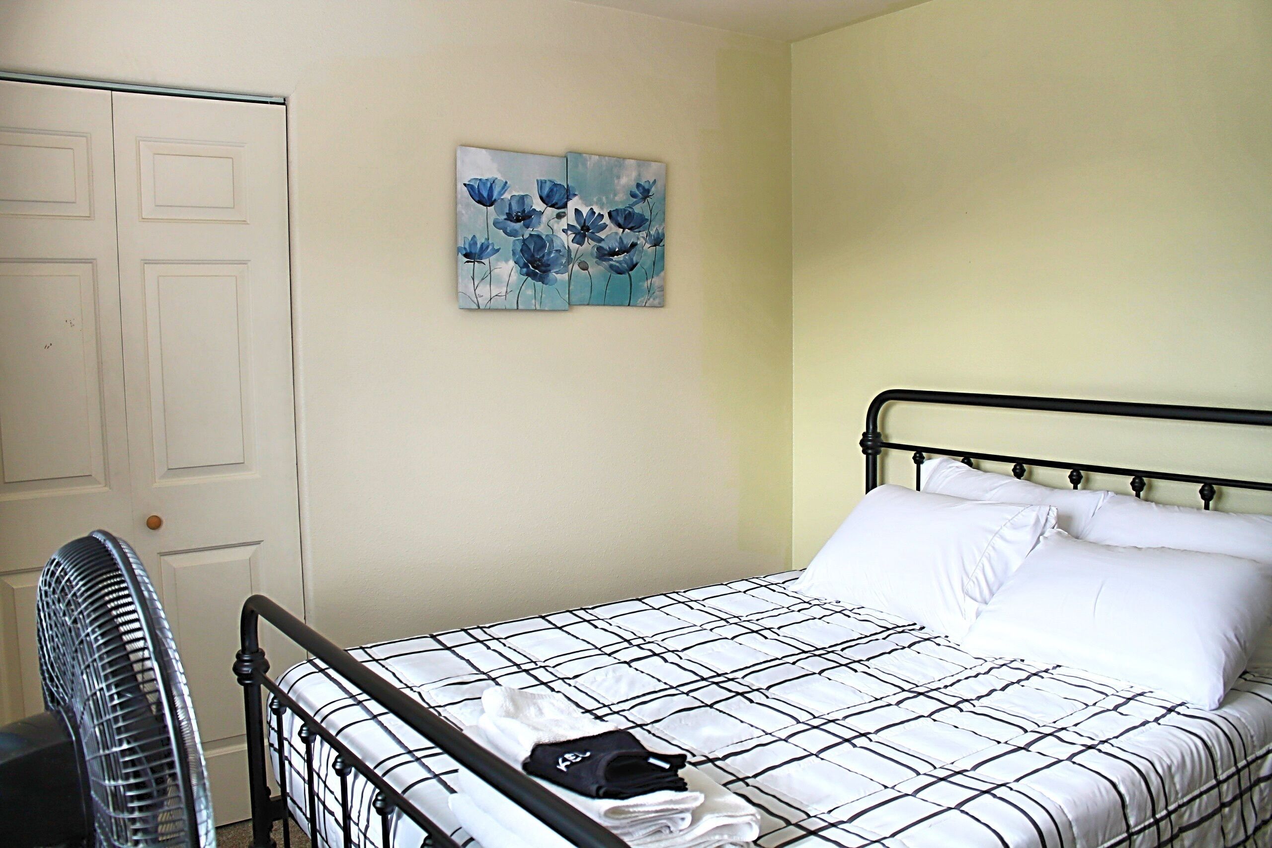 Centrally located cozy 4 bedroom twnhme /with 2 car garage and fenced backyard .