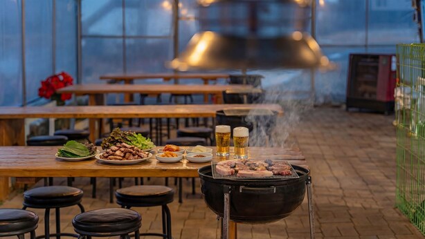 A restaurant with a grill, tables, and chairs. - Ganghwa Herb Pension (Incheon)