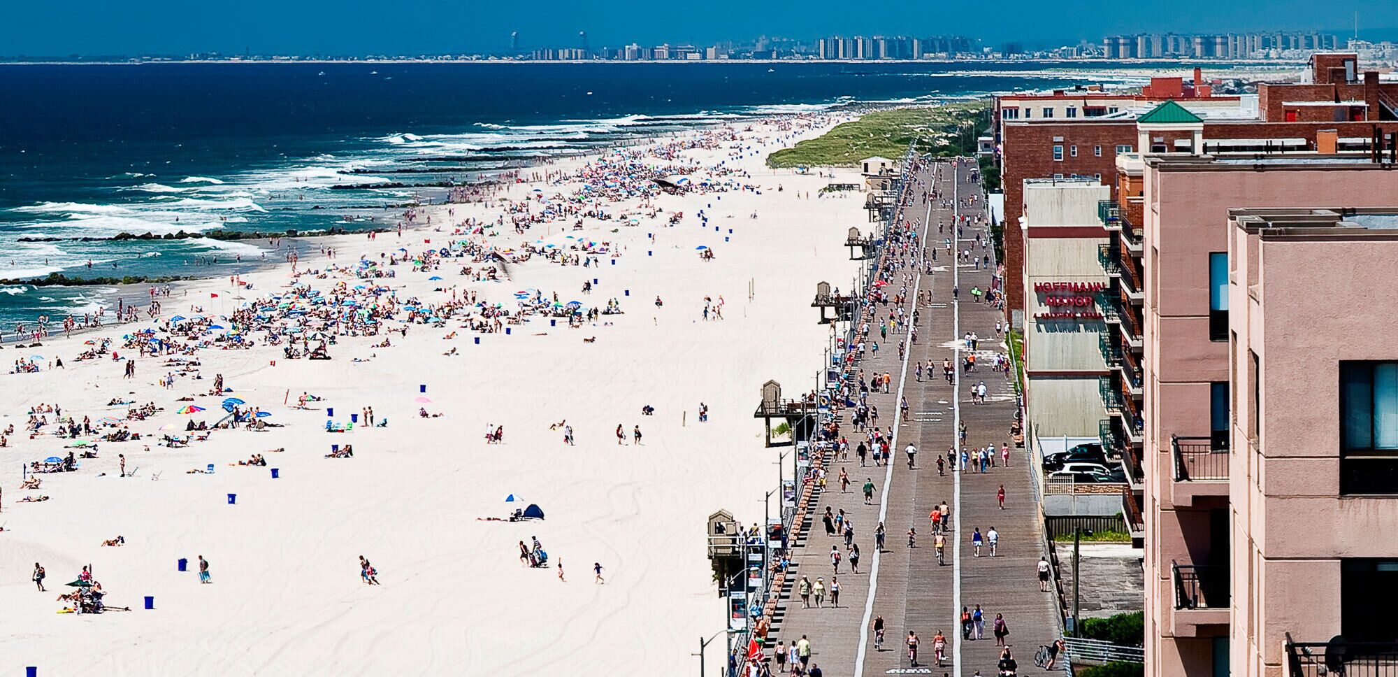 Playa en los alrededores y toallas de playa 