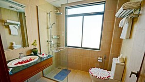 Classic Double or Twin Room | Bathroom - Sanctuary Hotel Mandalay (Mandalay)
