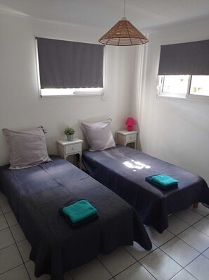 1 slaapkamer, een kluis op de kamer, een strijkplank/strijkijzer