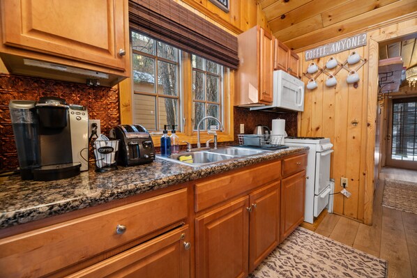 Fridge, microwave, oven, stovetop - NEW! Hot Tub/Tesla Charger/Close to Village & Slopes (Big Bear Lake)