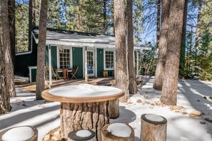 Terrace/patio - NEW! Hot Tub/Tesla Charger/Close to Village & Slopes (Big Bear Lake)