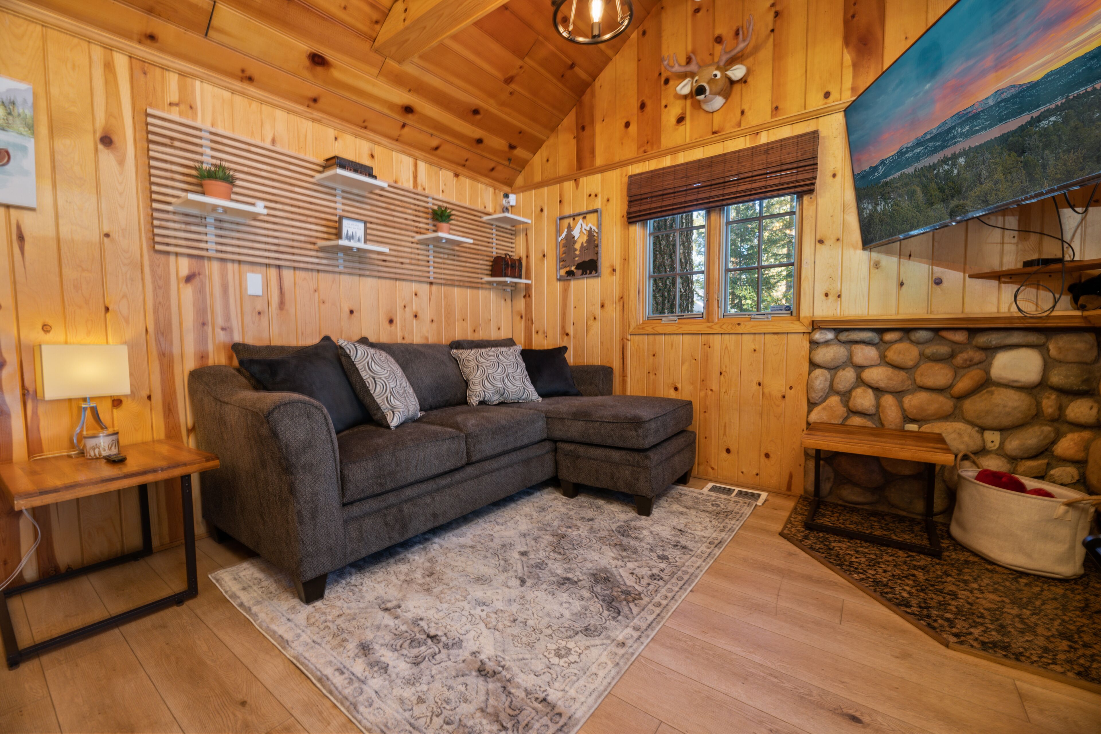 NEW! Hot Tub/Tesla Charger/Close to Village & Slopes