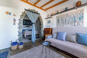 Habitación cuádruple | Decoración personalizada, muebles diferentes y wifi gratis