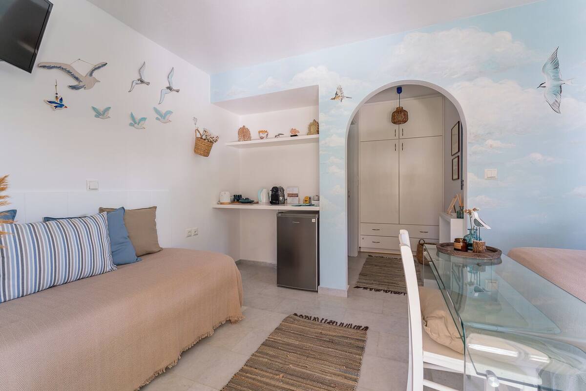Double Room | WiFi (free), individually decorated, individually furnished, bed sheets