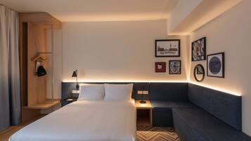 Premium bedding, in-room safe, desk, laptop workspace