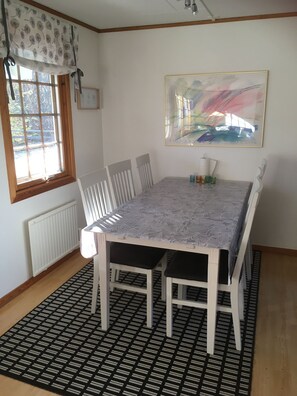 Dining - Idyllic bungalow close to sea and forest - Self contained (Ronneby)