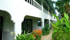Exterior - Asia Blue - Beach Hostel Hacienda - Single bed in 10-bed Dormitory Room (Ko Pha-ngan)