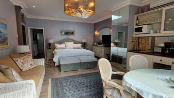 Apartment, 1 Bedroom, Patio, Garden View | Lounge