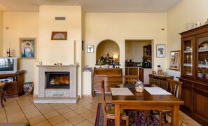 Dortoir Partagé, 1 chambre, cheminée | Bar lounge