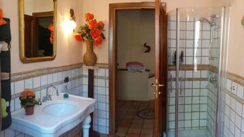 Shared Dormitory, 1 Bedroom, Fireplace | Bathroom amenities