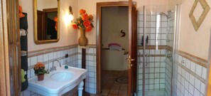 Dortoir Partagé, 1 chambre, cheminée | Équipements de salle de bain