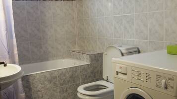 Apartment, 1 Bedroom, Accessible, Garden View | Bathroom