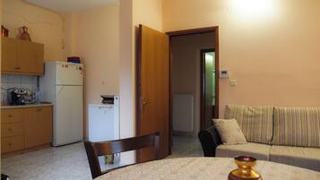 Apartment, 1 Bedroom, Accessible, Garden View | Interior