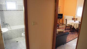 Apartment, 1 Bedroom, Accessible, Garden View | Bathroom