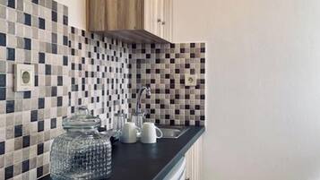 Room, 1 Bedroom, Balcony, Garden View | Interior