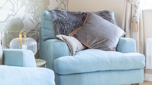 House, 4 Bedrooms | Living area