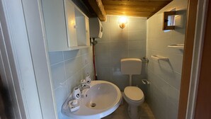Bathroom - Independent House for Rent for the Summer Months Castellammare del Golfo Tp Zo (Castellammare del Golfo)