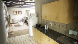 Private kitchen - Fully Equipped Self Catering Unit (Middelburg)