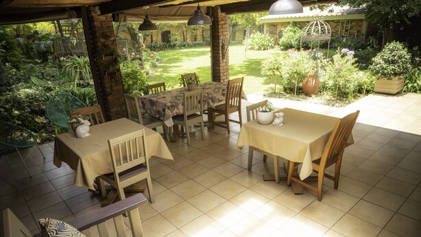 Dining - Fully Equipped Self Catering Unit (Middelburg)