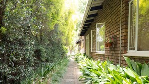 Property grounds - Fully Equipped Self Catering Unit (Middelburg)