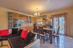 Apartment, 3 Schlafzimmer, Raucher, Balkon | Innenbereich
