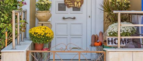 Apartment, 3 Bedrooms, Smoking, Balcony | Property entrance