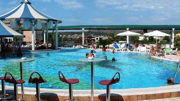 Zimmer, 1 Schlafzimmer, Raucher, Balkon | Pool