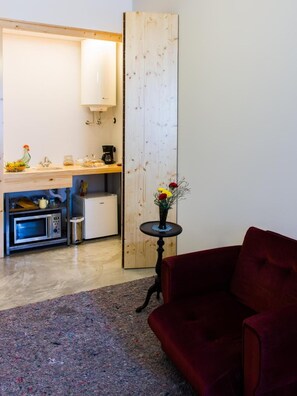 Room, 1 Bedroom, Balcony | Living area - Missopo Guesthouse Opo (Porto)