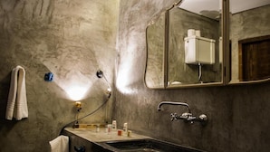 Room, 1 Bedroom, Balcony | Bathroom - Missopo Guesthouse Opo (Porto)