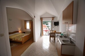 Habitación, 1 habitación, para fumadores, balcón | Interior