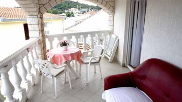 Habitación, 1 habitación, para fumadores, balcón | Terraza o patio