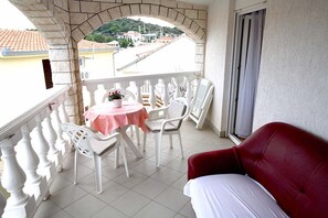 Habitación, 1 habitación, para fumadores, balcón | Terraza o patio