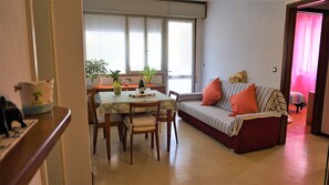 Lejlighed - 2 soveværelser - balkon | Spiseområde