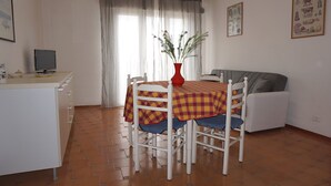 Departamento, 2 habitaciones, balcón | Restaurantes