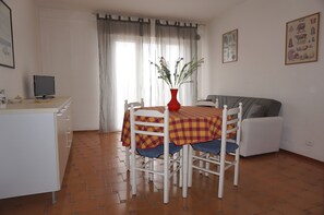 Appartamento, 2 camere da letto, balcone | Ristoranti