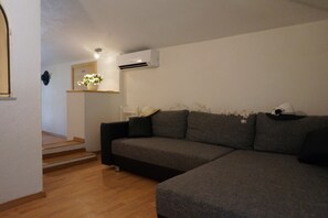 Villa, 3 Bedrooms, Accessible, Garden View | Interior