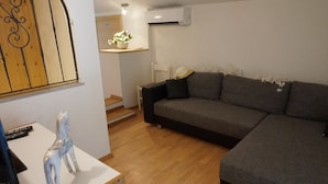 Interior - Lovely Semi-detached Villa With Private Garden in Lignano Riviera by Beahost (Lignano Sabbiadoro)