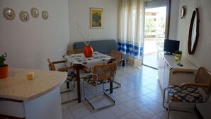 Leilighet, 1 soverom, balkong | Spiseområde