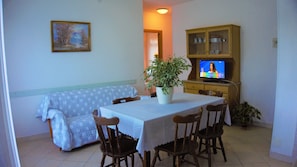 Apartamento, 3 quartos, sacada | Sala de jantar