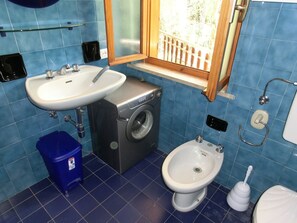 Appartamento, 2 camere da letto, balcone, vista giardino | Bagno
