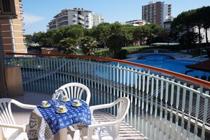 Studio, plusieurs chambres, balcon, vue jardin | Balcon