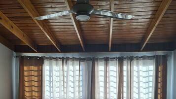 3 bedrooms, iron/ironing board, bed sheets