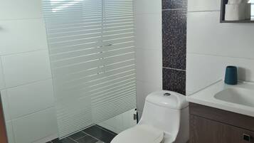 Apartment, 3 Bedrooms, Smoking, Balcony | Bathroom | Soap