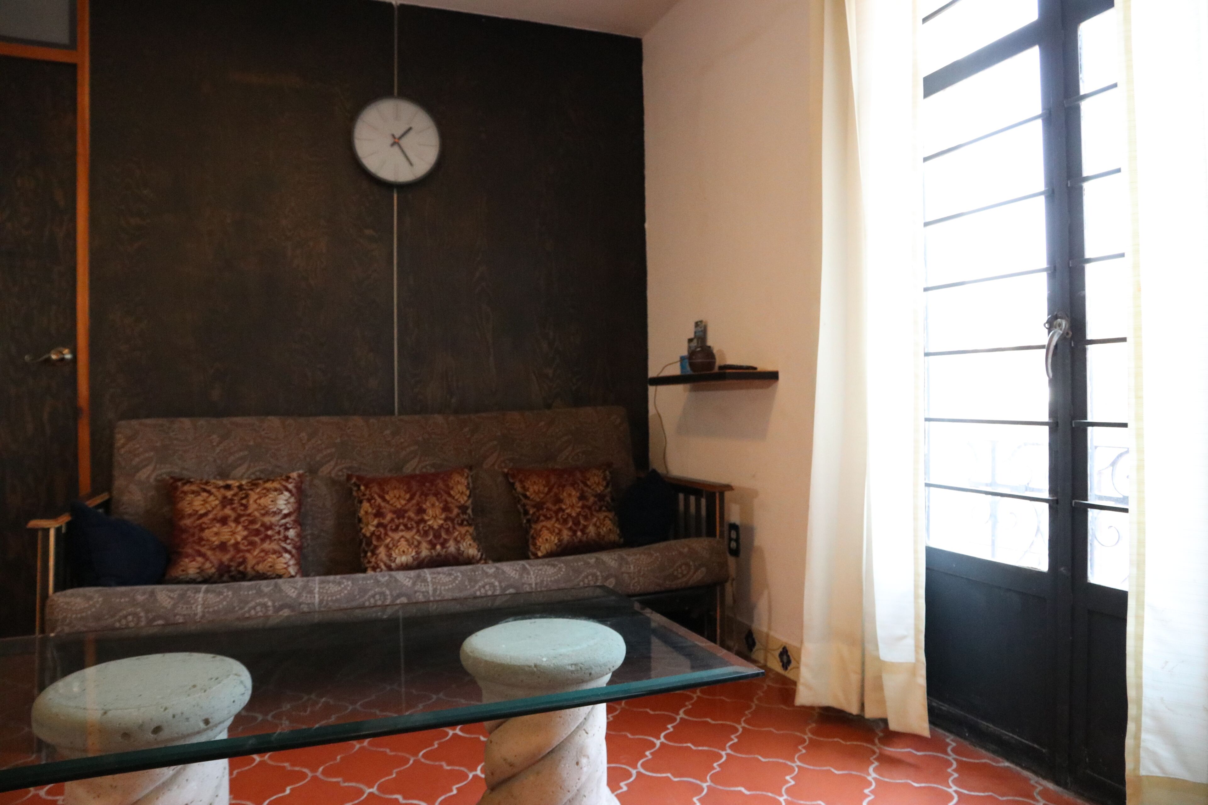 Apartment, 2 Bedrooms, Smoking, City View | Living area | Books