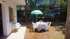 Garden - Relax in a Charming Flat With Garden (Lignano Sabbiadoro)