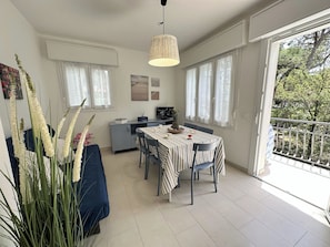 Living area - Gorgeous Flat With Fenced Garden (Lignano Sabbiadoro)