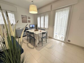 Living area - Gorgeous Flat With Fenced Garden (Lignano Sabbiadoro)